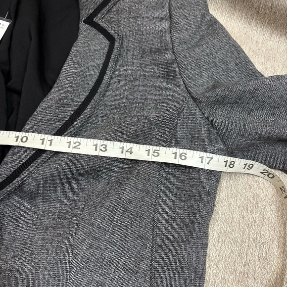 NWT White House Black Market  Blazer with Black grosgrain trim size 6 - Picture 8 of 13